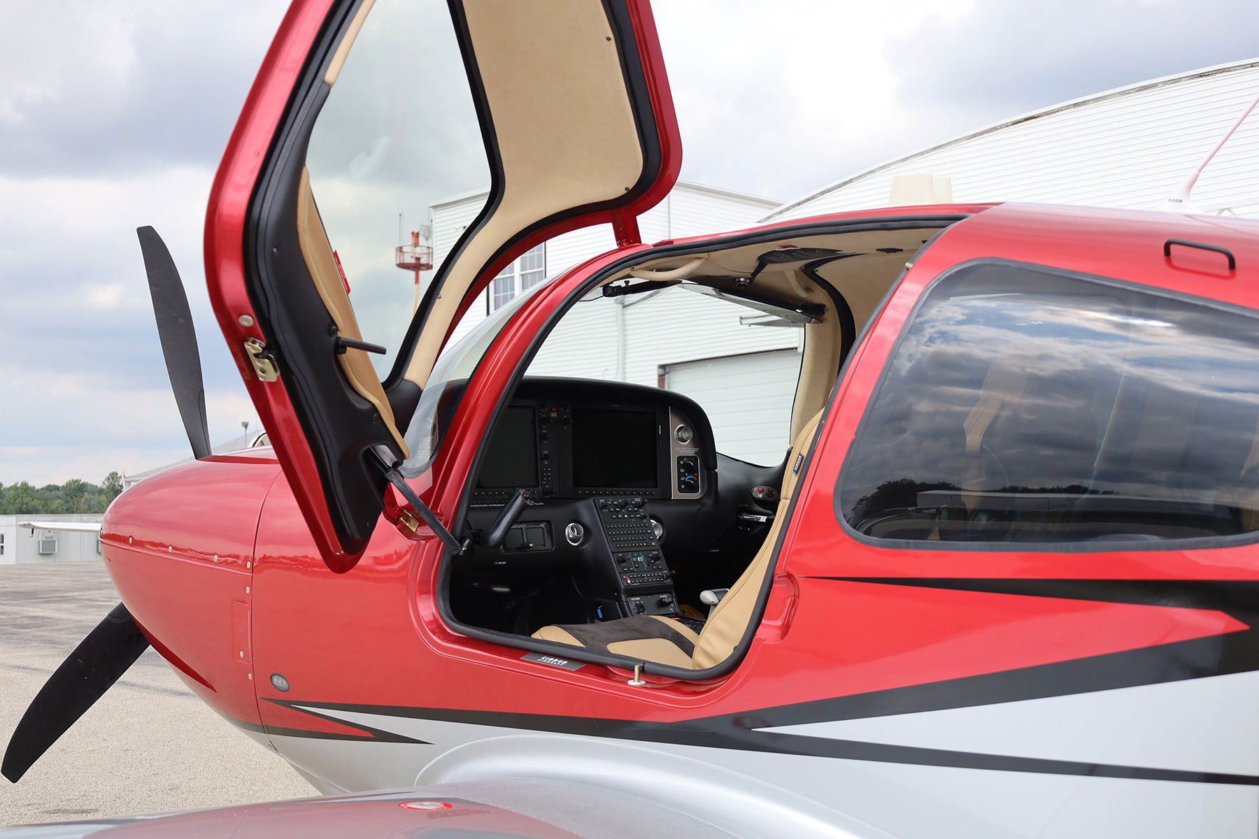 Cirrus SR22 - Private plane entry - Personal aircraft - Cirrus jet